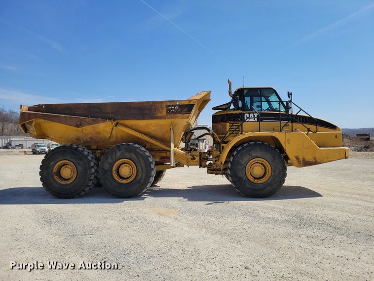 image for item EE0916 2004 Caterpillar 740 articulated haul truck