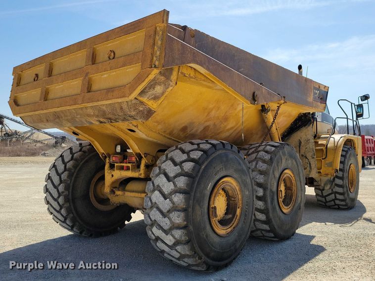 image for item EE0916 2004 Caterpillar 740 articulated haul truck