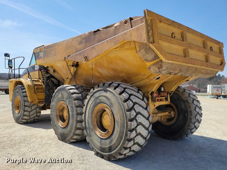 image for item EE0916 2004 Caterpillar 740 articulated haul truck