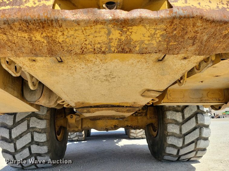 image for item EE0916 2004 Caterpillar 740 articulated haul truck