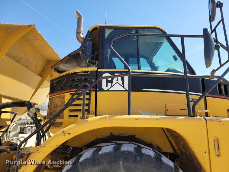 image for item EE0916 2004 Caterpillar 740 articulated haul truck