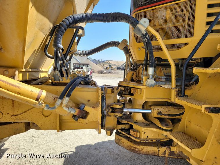 image for item EE0916 2004 Caterpillar 740 articulated haul truck
