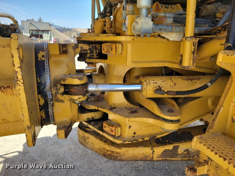 image for item EE0916 2004 Caterpillar 740 articulated haul truck