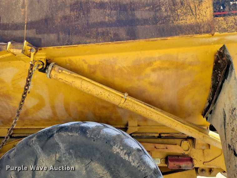 image for item EE0916 2004 Caterpillar 740 articulated haul truck