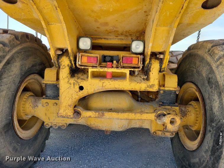 image for item EE0916 2004 Caterpillar 740 articulated haul truck