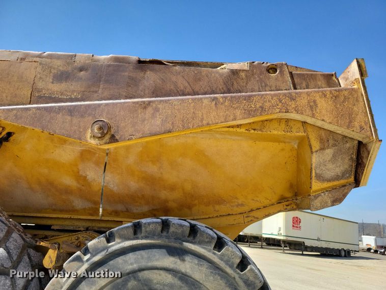 image for item EE0916 2004 Caterpillar 740 articulated haul truck