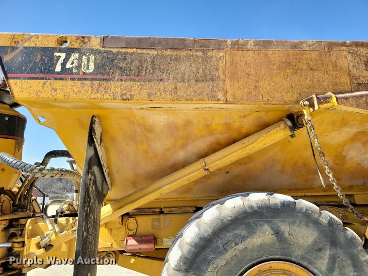 image for item EE0916 2004 Caterpillar 740 articulated haul truck