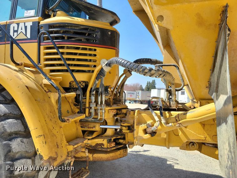 image for item EE0916 2004 Caterpillar 740 articulated haul truck