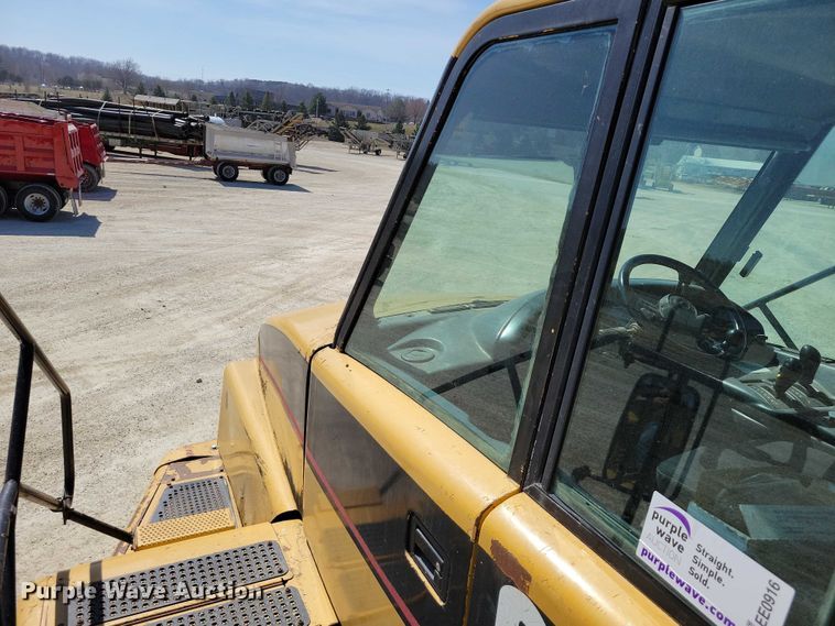 image for item EE0916 2004 Caterpillar 740 articulated haul truck