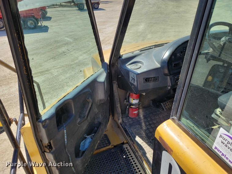 image for item EE0916 2004 Caterpillar 740 articulated haul truck