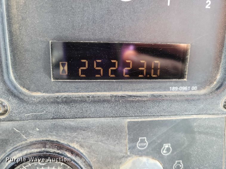 image for item EE0916 2004 Caterpillar 740 articulated haul truck