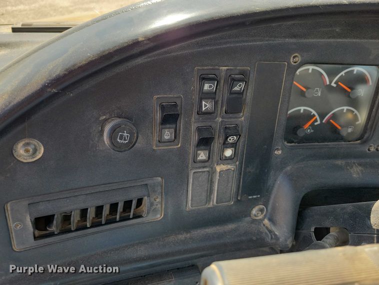 image for item EE0916 2004 Caterpillar 740 articulated haul truck