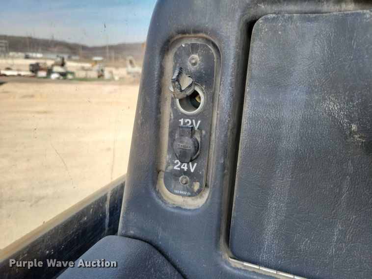 image for item EE0916 2004 Caterpillar 740 articulated haul truck