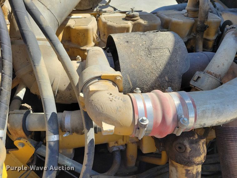 image for item EE0916 2004 Caterpillar 740 articulated haul truck