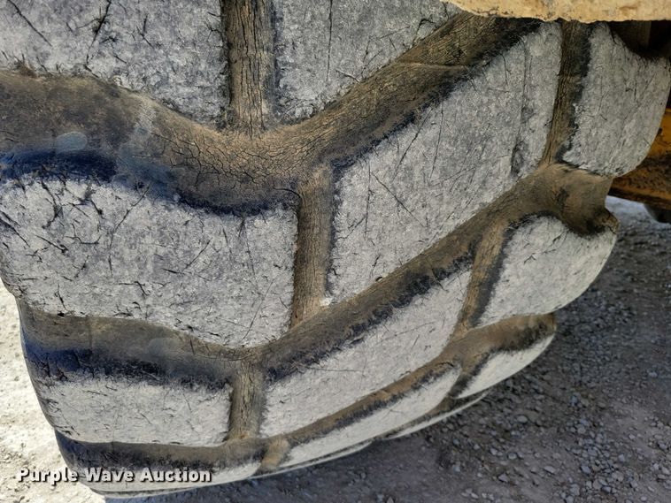 image for item EE0916 2004 Caterpillar 740 articulated haul truck