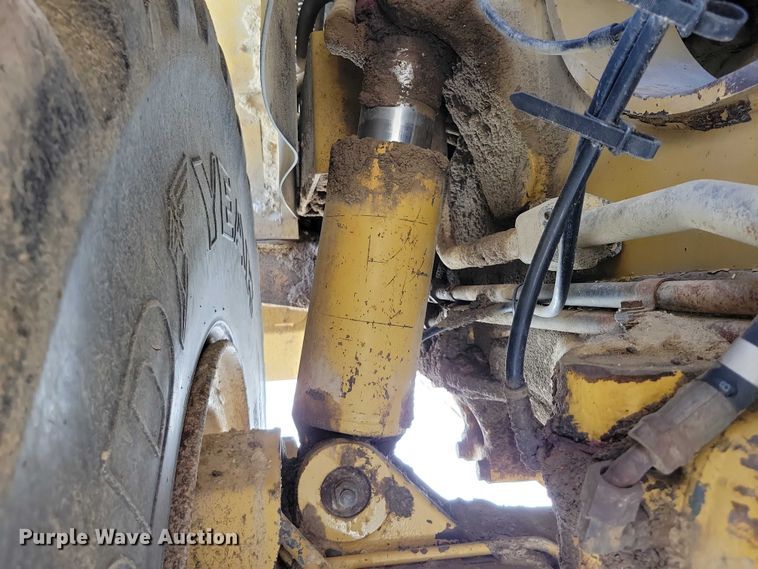 image for item EE0916 2004 Caterpillar 740 articulated haul truck