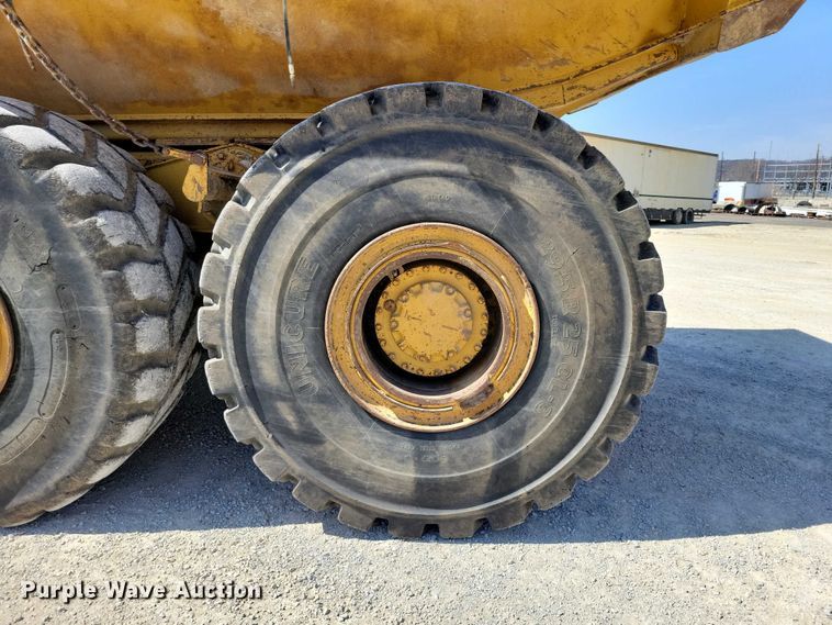 image for item EE0916 2004 Caterpillar 740 articulated haul truck