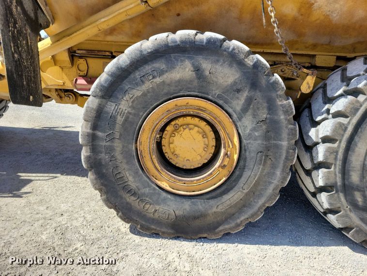 image for item EE0916 2004 Caterpillar 740 articulated haul truck