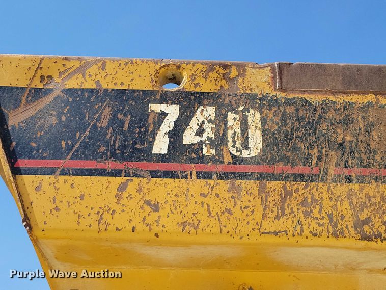 image for item EE0916 2004 Caterpillar 740 articulated haul truck