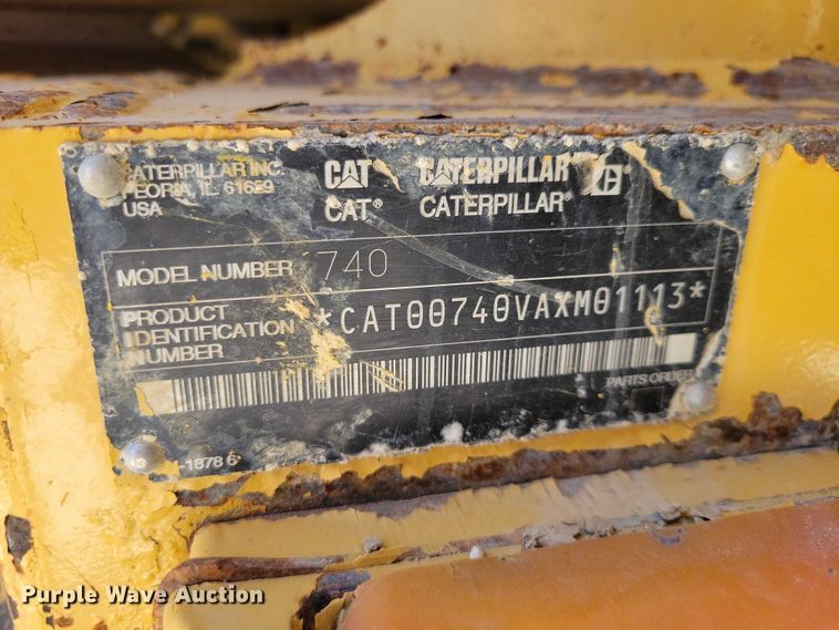 image for item EE0916 2004 Caterpillar 740 articulated haul truck