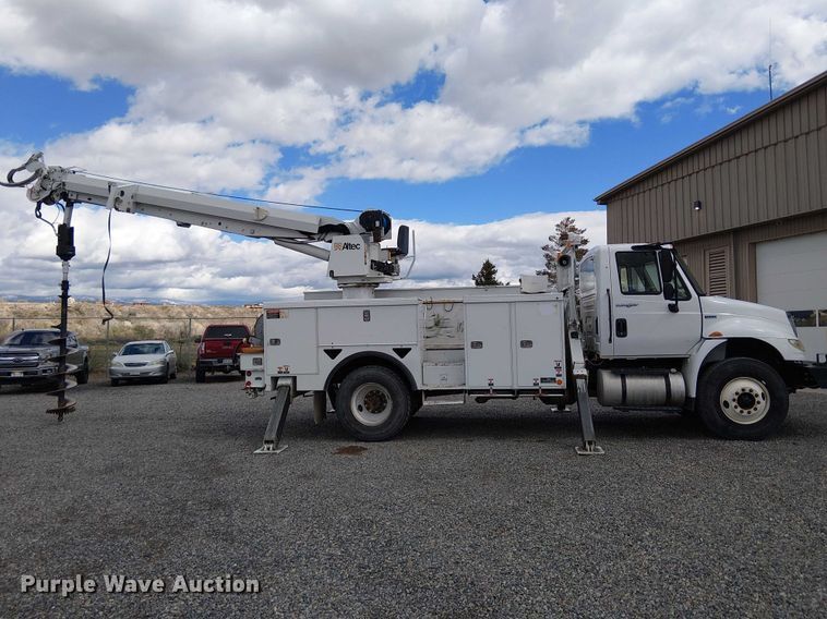 image for item EE5250 2012 International MA035 digger derrick truck