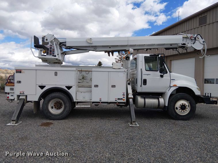 image for item EE5250 2012 International MA035 digger derrick truck