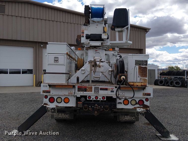 image for item EE5250 2012 International MA035 digger derrick truck