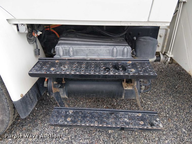 image for item EE5250 2012 International MA035 digger derrick truck