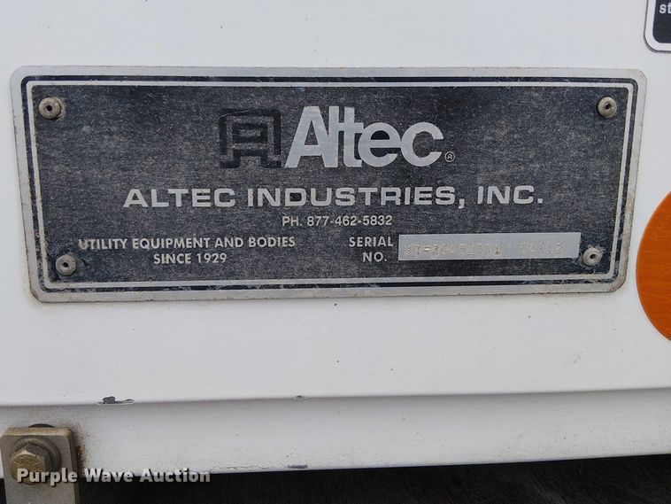 image for item EE5250 2012 International MA035 digger derrick truck