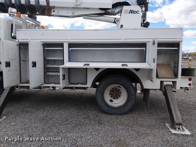 image for item EE5250 2012 International MA035 digger derrick truck