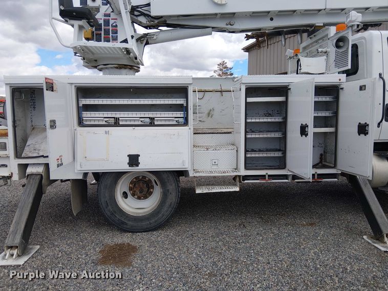 image for item EE5250 2012 International MA035 digger derrick truck