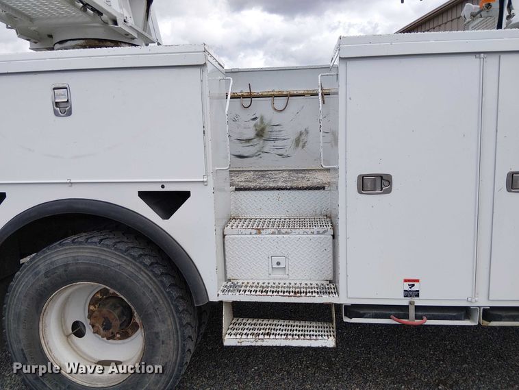 image for item EE5250 2012 International MA035 digger derrick truck