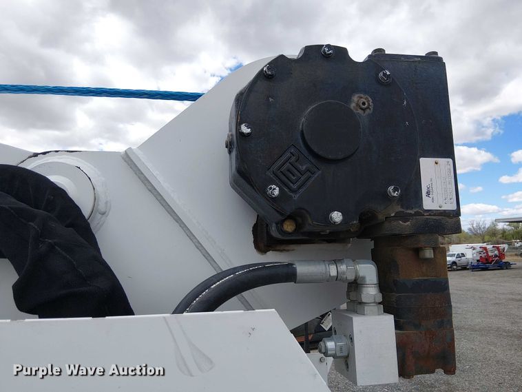 image for item EE5250 2012 International MA035 digger derrick truck