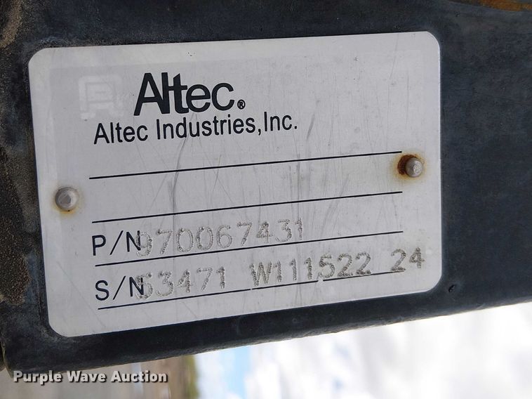 image for item EE5250 2012 International MA035 digger derrick truck