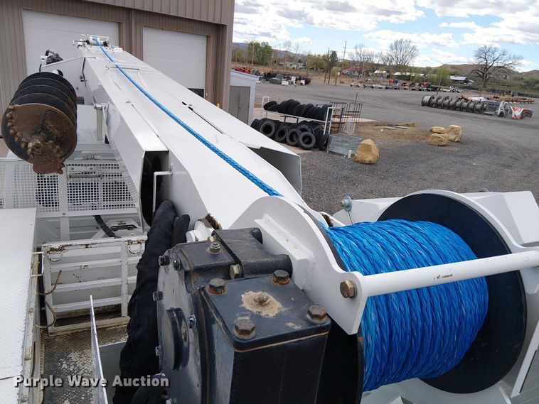 image for item EE5250 2012 International MA035 digger derrick truck