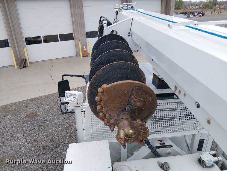 image for item EE5250 2012 International MA035 digger derrick truck