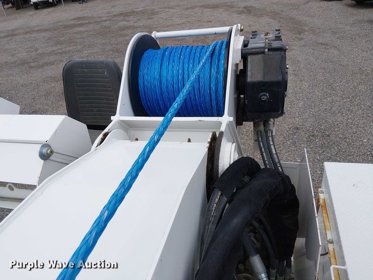 image for item EE5250 2012 International MA035 digger derrick truck