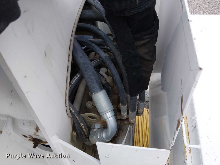 image for item EE5250 2012 International MA035 digger derrick truck