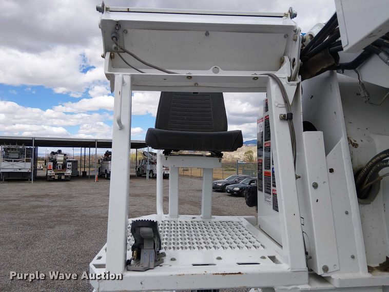 image for item EE5250 2012 International MA035 digger derrick truck