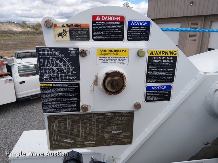 image for item EE5250 2012 International MA035 digger derrick truck