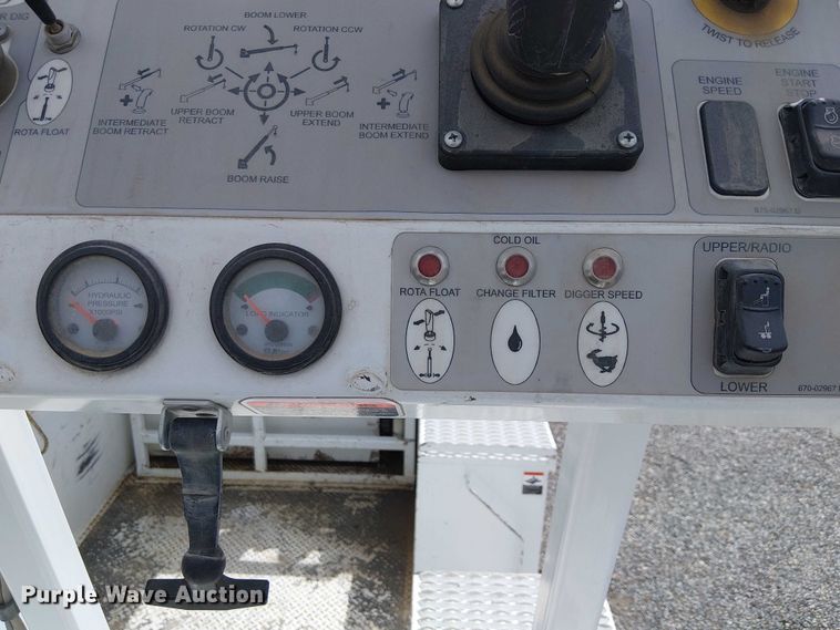 image for item EE5250 2012 International MA035 digger derrick truck