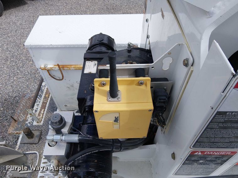 image for item EE5250 2012 International MA035 digger derrick truck