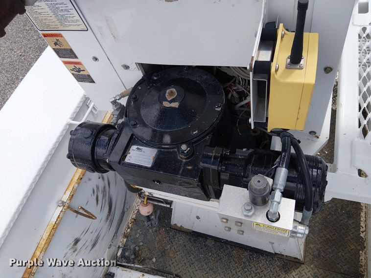 image for item EE5250 2012 International MA035 digger derrick truck