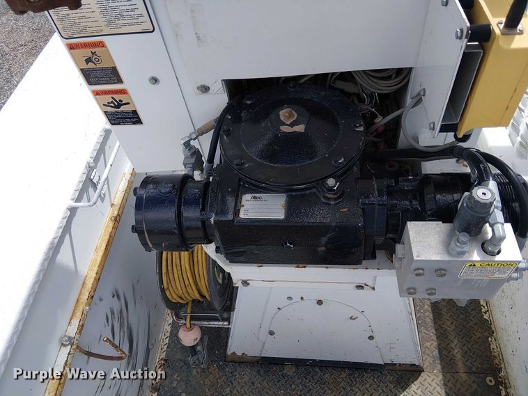 image for item EE5250 2012 International MA035 digger derrick truck