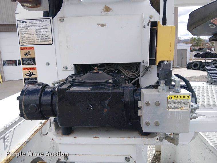 image for item EE5250 2012 International MA035 digger derrick truck