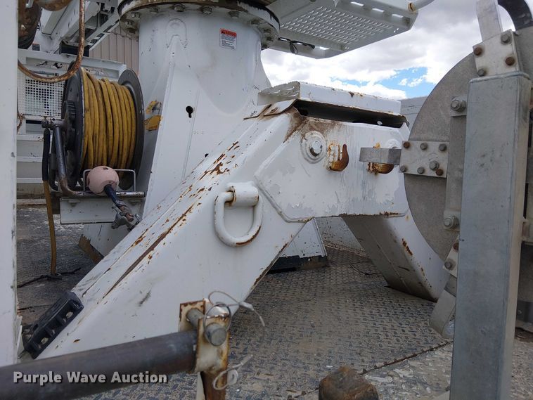 image for item EE5250 2012 International MA035 digger derrick truck