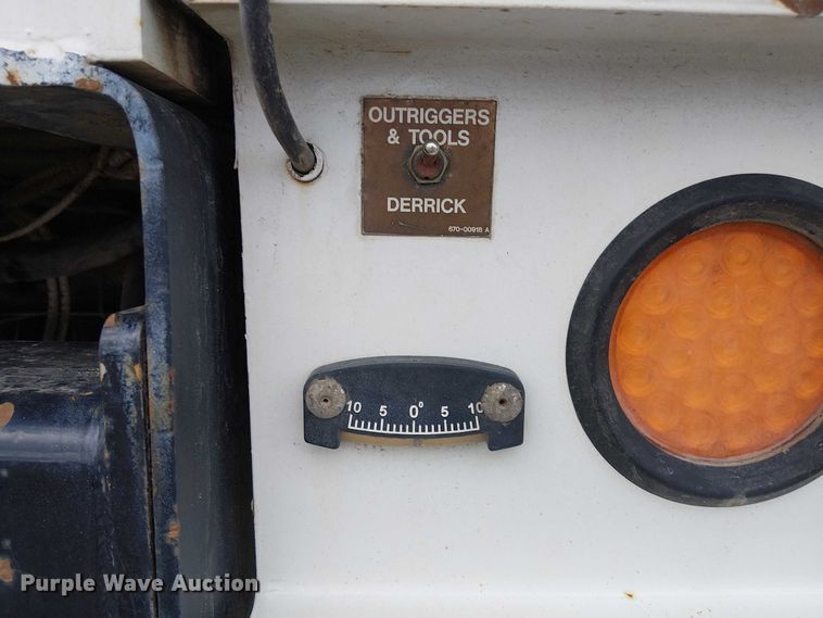 image for item EE5250 2012 International MA035 digger derrick truck