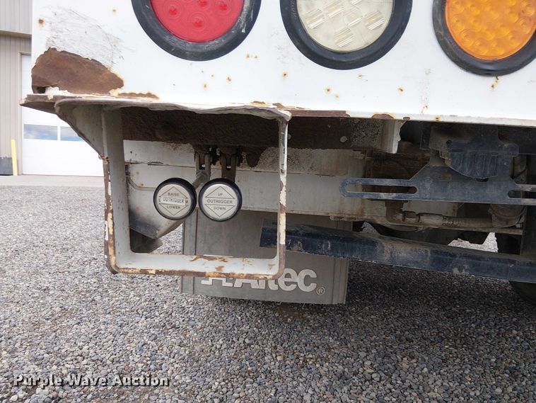 image for item EE5250 2012 International MA035 digger derrick truck