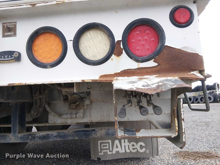 image for item EE5250 2012 International MA035 digger derrick truck