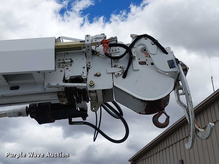 image for item EE5250 2012 International MA035 digger derrick truck